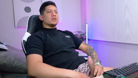 Snapshot of _robertobaggio chatting on February 22, 12:26 pm Roberto online show from February 22, 12:26 pm