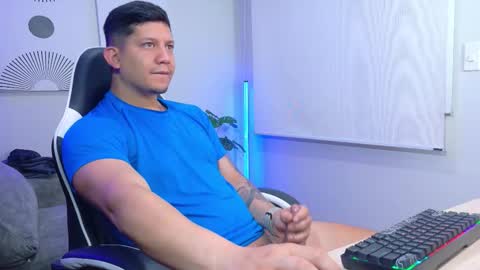 Snapshot of _robertobaggio chatting on March 4, 12:11 pm Roberto online show from March 4, 12:11 pm