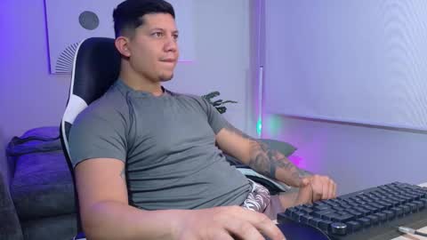 Snapshot of _robertobaggio chatting on March 11, 1:06 pm Roberto online show from March 11, 1:06 pm