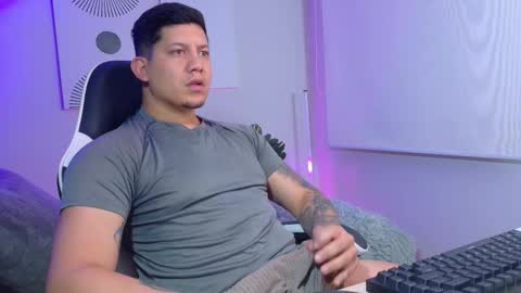 Snapshot of _robertobaggio chatting on March 13, 12:45 pm Roberto online show from March 13, 12:45 pm