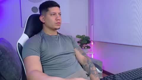 Snapshot of _robertobaggio chatting on March 16, 12:20 pm Roberto online show from March 16, 12:20 pm