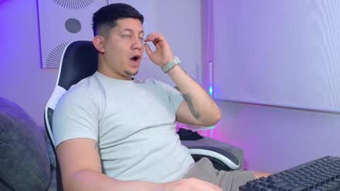 Snapshot of _robertobaggio chatting on March 17, 12:19 pm Roberto online show from March 17, 12:19 pm