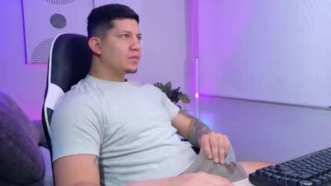 Snapshot of _robertobaggio chatting on March 20, 12:43 pm Roberto online show from March 20, 12:43 pm