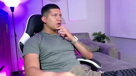 Snapshot of _robertobaggio chatting on May 12, 12:35 pm Roberto online show from May 12, 12:35 pm