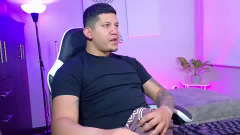 Snapshot of _robertobaggio chatting on July 17, 12:23 pm Roberto online show from July 17, 12:23 pm