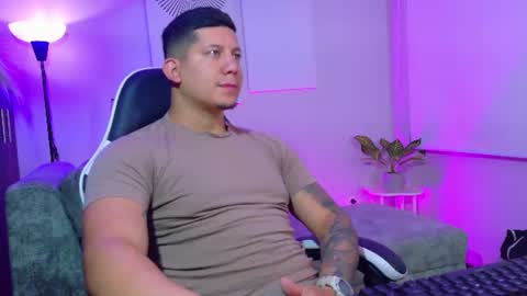 Snapshot of _robertobaggio chatting on July 22, 12:19 pm Roberto online show from July 22, 12:19 pm