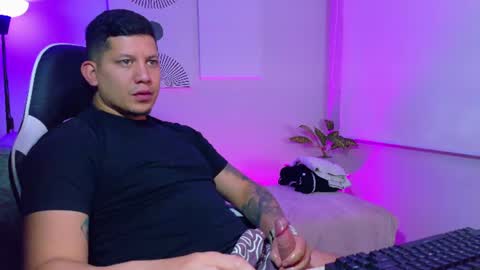 Snapshot of _robertobaggio chatting on July 28, 12:48 pm Roberto online show from July 28, 12:48 pm