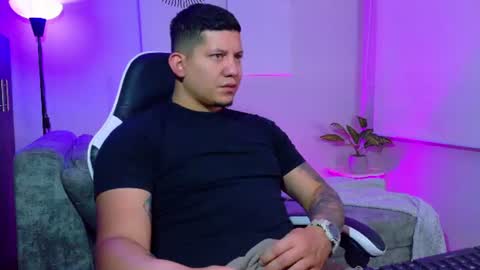 Snapshot of _robertobaggio chatting on July 30, 12:15 pm Roberto online show from July 30, 12:15 pm