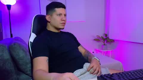 Snapshot of _robertobaggio chatting on July 31, 12:26 pm Roberto online show from July 31, 12:26 pm