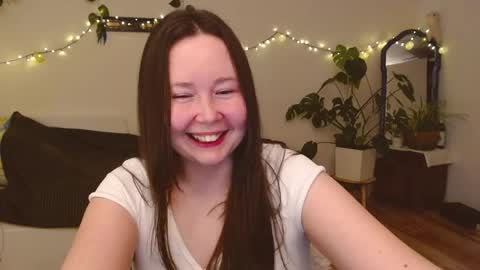 Snapshot of _rosie_cheeks_ chatting on April 15, 7:58 pm See you online show from April 15, 7:58 pm