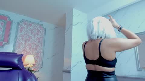 Snapshot of _saakuraa_ chatting on December 6, 8:29 pm 1430 2100 -5 online show from December 6, 8:29 pm