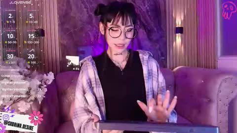 Snapshot of _sabrinaa_1 chatting on December 2, 8:48 pm Sabrina online show from December 2, 8:48 pm