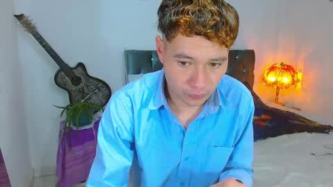 santi online show from May 3, 2:06 am