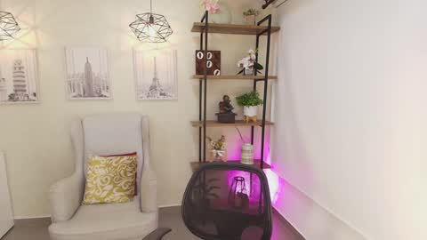 Snapshot of _sassy_girl chatting on June 5, 7:30 pm Sassy Girl online show from June 5, 7:30 pm