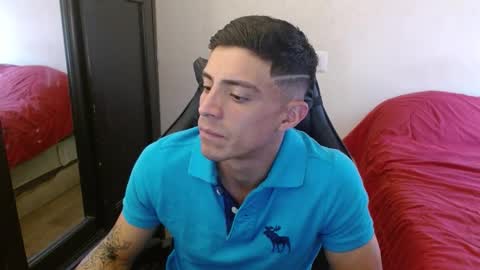 Snapshot of _schnnneider_ chatting on October 3, 5:32 pm SCHNEIDER online show from October 3, 5:32 pm