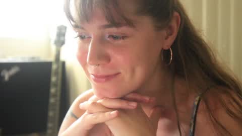 Snapshot of _sensualia_ chatting on December 17, 1:29 am Lia online show from December 17, 1:29 am