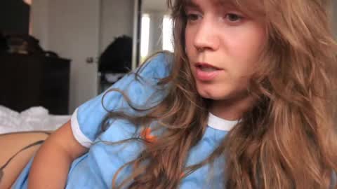 Snapshot of _sensualia_ chatting on January 16, 7:17 am Lia online show from January 16, 7:17 am