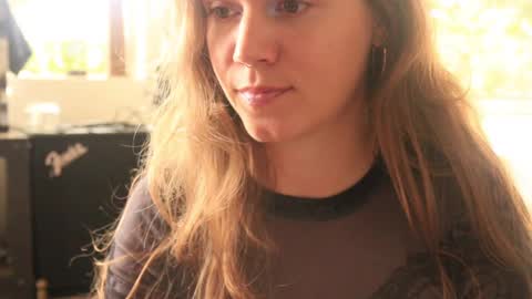 Snapshot of _sensualia_ chatting on January 23, 10:33 pm Lia online show from January 23, 10:33 pm