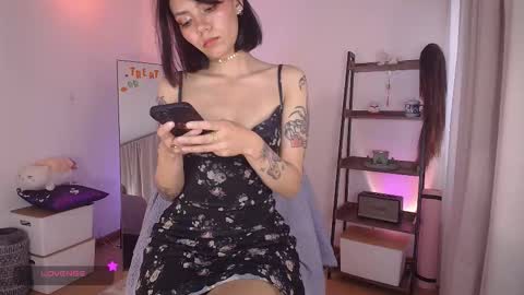 Laura online show from October 12, 8:08 pm