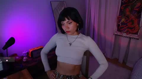 Snapshot of _sensualkitten_ chatting on July 8, 4:06 am Laura online show from July 8, 4:06 am