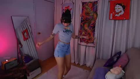 Snapshot of _sensualkitten_ chatting on July 22, 4:15 am Laura online show from July 22, 4:15 am