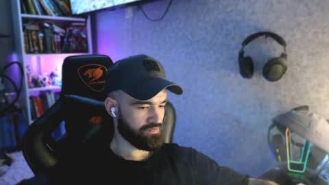 Snapshot of _serious_man chatting on April 5, 8:39 pm Ask me online show from April 5, 8:39 pm