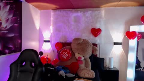 Snapshot of _sharlotte777 chatting on February 18, 7:19 pm _sharlotte777 online show from February 18, 7:19 pm