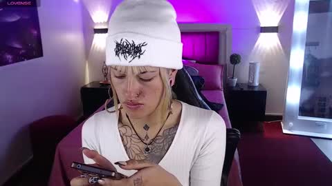 Snapshot of _sharlotte777 chatting on March 11, 1:01 pm _sharlotte777 online show from March 11, 1:01 pm