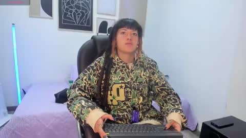 Snapshot of _sharlotte777 chatting on November 22, 2:27 pm _sharlotte777 online show from November 22, 2:27 pm