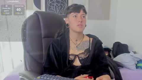 Snapshot of _sharlotte777 chatting on November 28, 4:53 pm _sharlotte777 online show from November 28, 4:53 pm