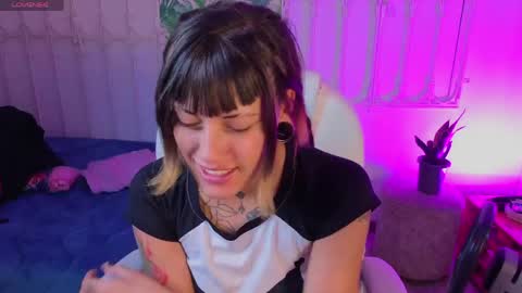 Snapshot of _sharlotte777 chatting on May 14, 1:51 pm _sharlotte777 online show from May 14, 1:51 pm