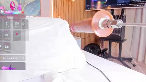Snapshot of _sharlottt_ chatting on September 24, 2:53 pm _sharlottt_ online show from September 24, 2:53 pm