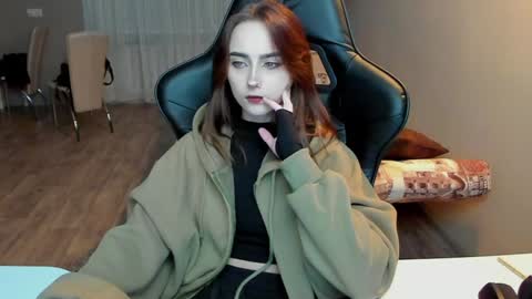 Snapshot of _silverdream chatting on February 4, 8:28 pm _silverdream online show from February 4, 8:28 pm