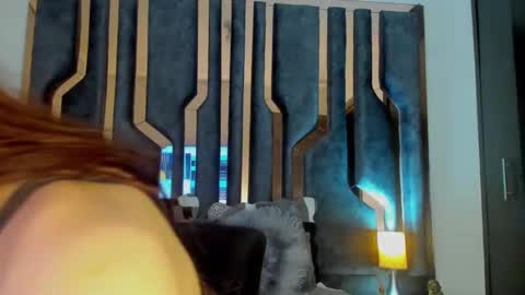 Snapshot of _silvia_vega_ chatting on December 10, 2:05 am _silvia_vega_ online show from December 10, 2:05 am