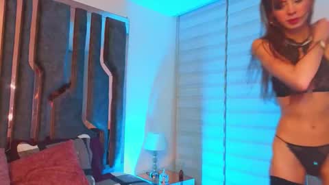 Snapshot of _silvia_vega_ chatting on May 31, 1:03 am _silvia_vega_ online show from May 31, 1:03 am