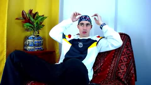 Snapshot of _skyleer_ chatting on November 23, 10:53 pm _skyleer_ online show from November 23, 10:53 pm