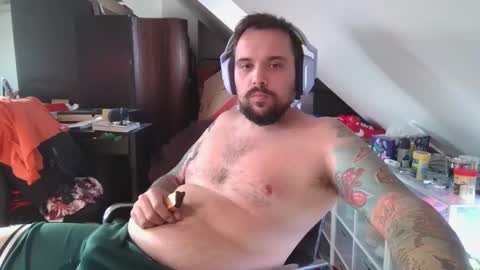 _smiley_bear27 online show from September 16, 6:03 am