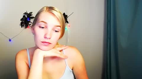 Snapshot of _snow_queen__ chatting on May 16, 10:01 am Rachel online show from May 16, 10:01 am