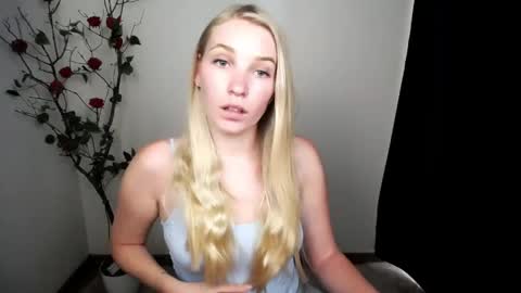 Snapshot of _snow_queen__ chatting on May 18, 1:06 pm Rachel online show from May 18, 1:06 pm