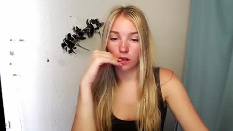 Snapshot of _snow_queen__ chatting on June 7, 11:47 am Rachel online show from June 7, 11:47 am