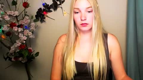 Snapshot of _snow_queen__ chatting on June 10, 7:24 pm Rachel online show from June 10, 7:24 pm