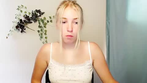 Snapshot of _snow_queen__ chatting on June 14, 9:55 am Rachel online show from June 14, 9:55 am