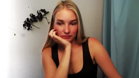 Snapshot of _snow_queen__ chatting on June 18, 1:59 pm Rachel online show from June 18, 1:59 pm