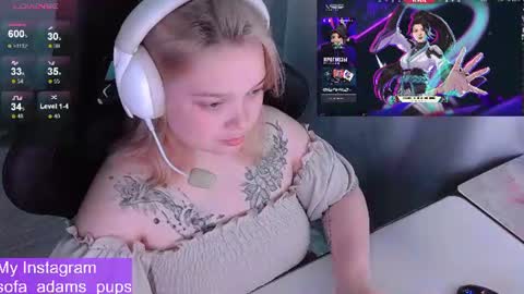 Snapshot of _sofia_adam_ chatting on June 15, 10:39 am pups online show from June 15, 10:39 am