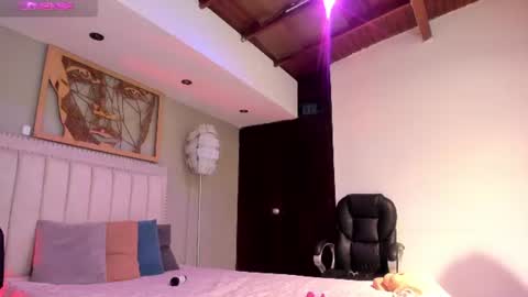Snapshot of _sofia_cruz chatting on July 28, 8:52 pm 640 200 online show from July 28, 8:52 pm