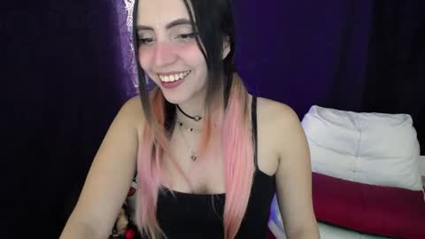 Snapshot of _sofiapink chatting on May 19, 7:09 pm Sofia online show from May 19, 7:09 pm