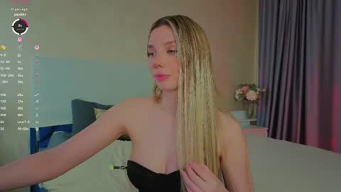 Snapshot of _sophielov chatting on July 19, 7:17 pm Sophie online show from July 19, 7:17 pm