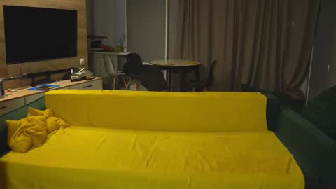 OLIVERpvt is open online show from November 4, 3:05 am