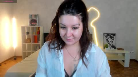 Snapshot of _still_her chatting on December 4, 1:15 am Erica online show from December 4, 1:15 am