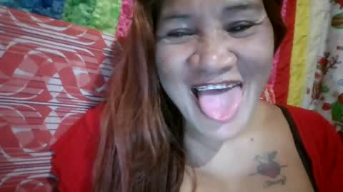 Snapshot of _suphitchaya_ chatting on June 17, 9:49 pm _suphitchaya_ online show from June 17, 9:49 pm